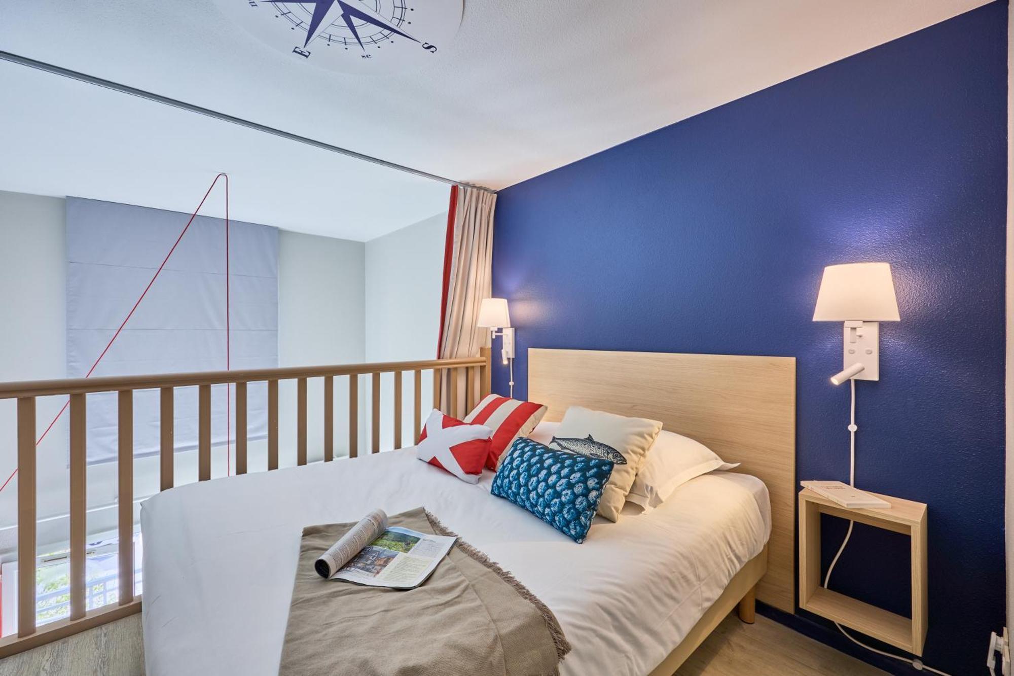 Superior One-Bedroom Duplex Apartment Sleeping Alcove Balcony