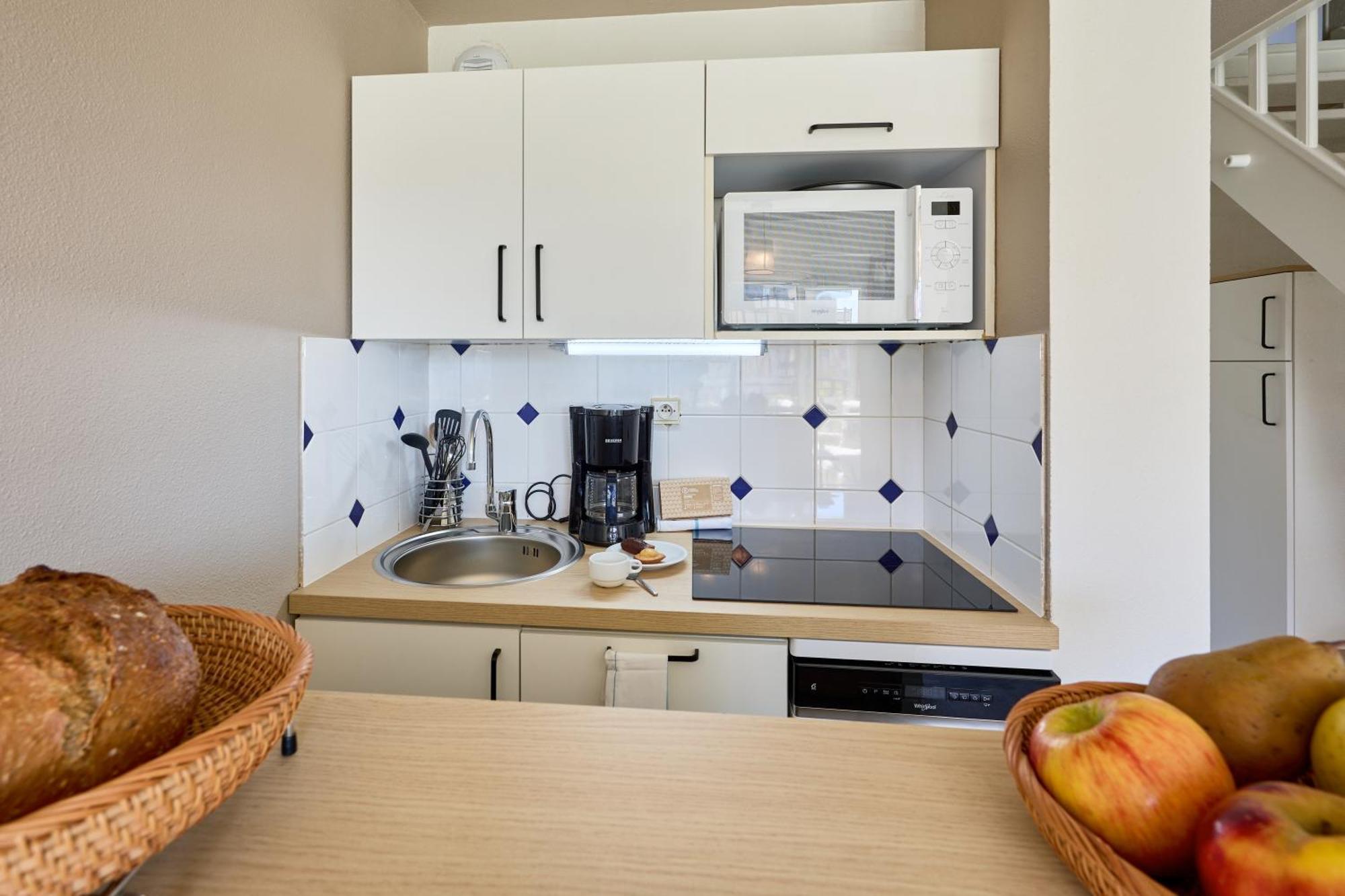Superior One-Bedroom Duplex Apartment Sleeping Alcove Balcony