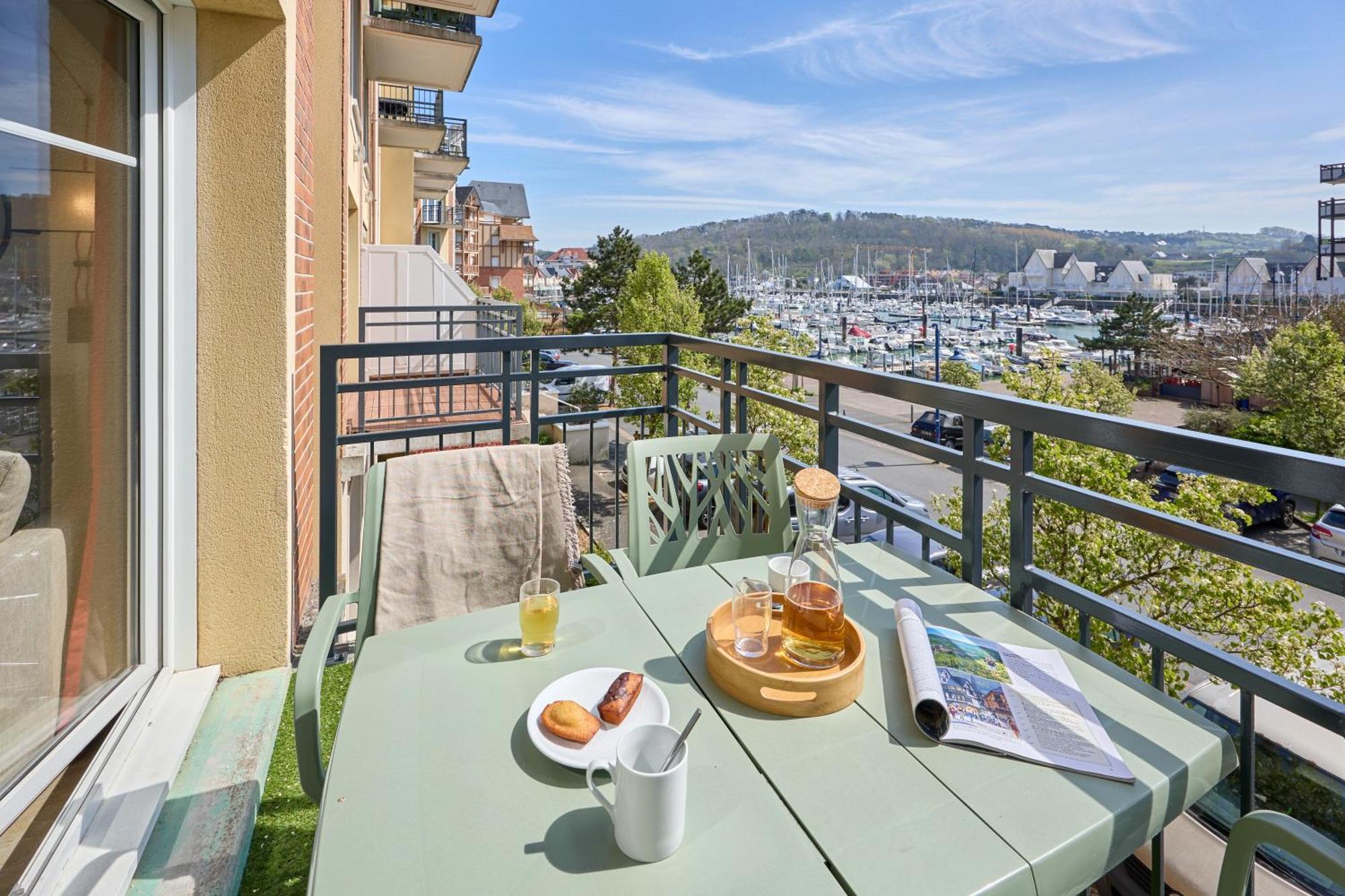 Superior One-Bedroom Duplex Apartment with Balcony (4 People),1698861027:JPEG