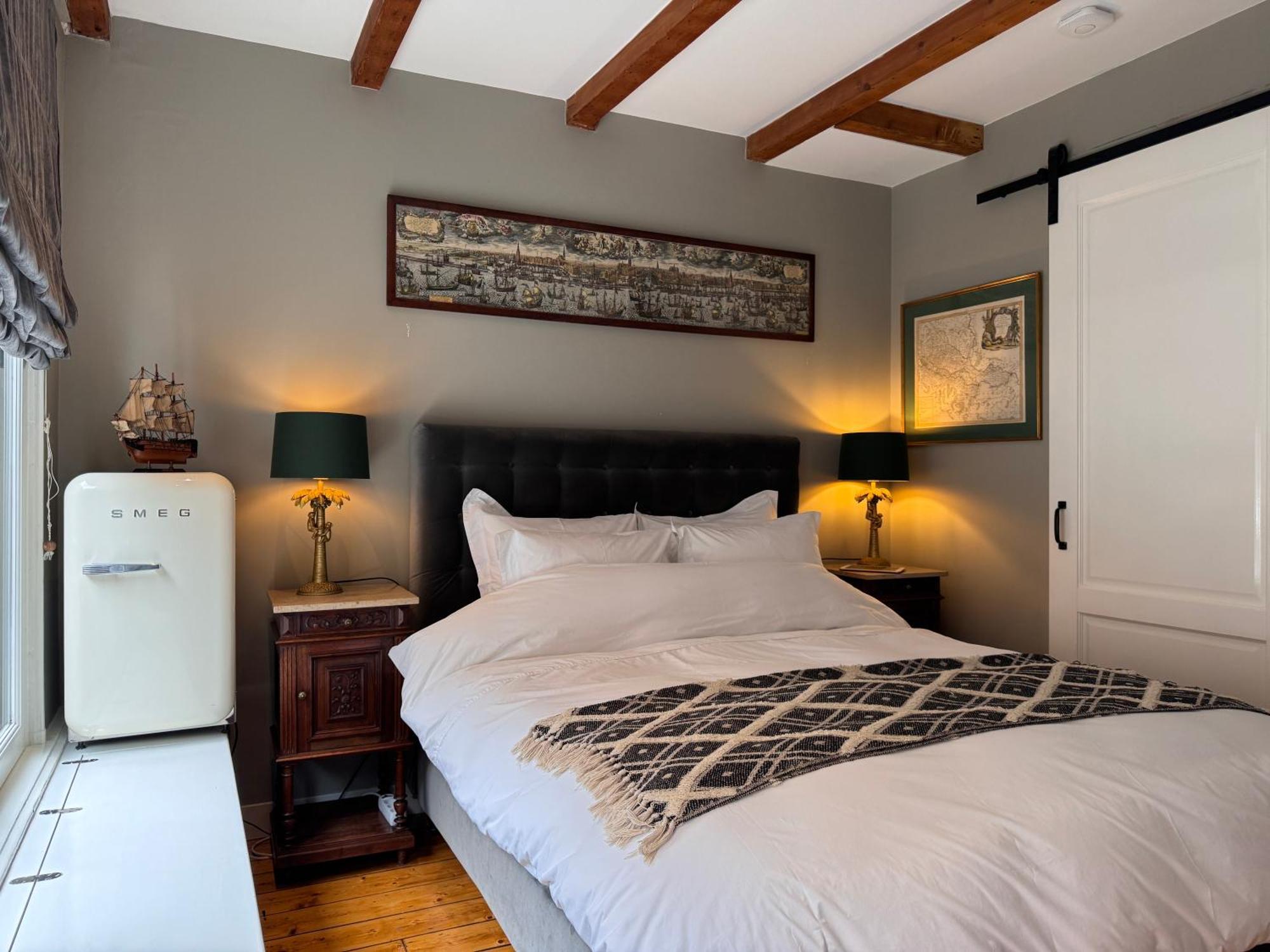 Deluxe Double Room Shower