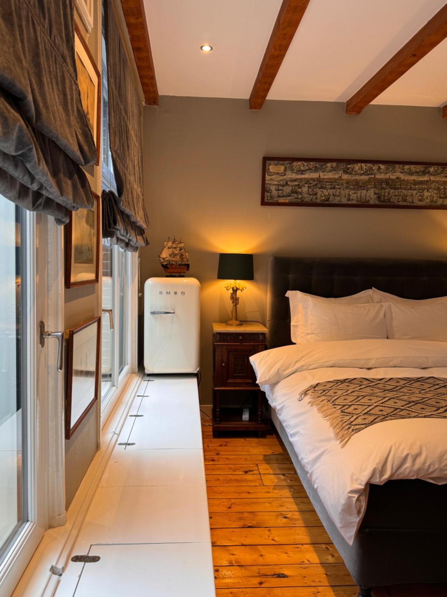 Deluxe Double Room Shower