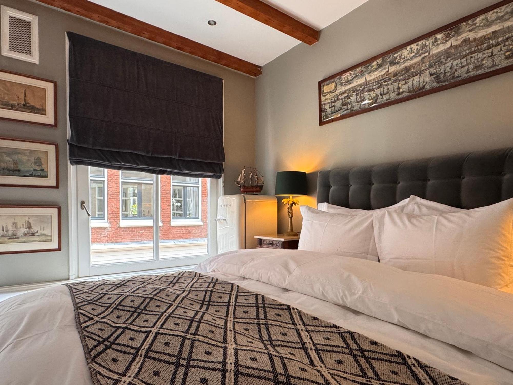 Deluxe Double Room Shower