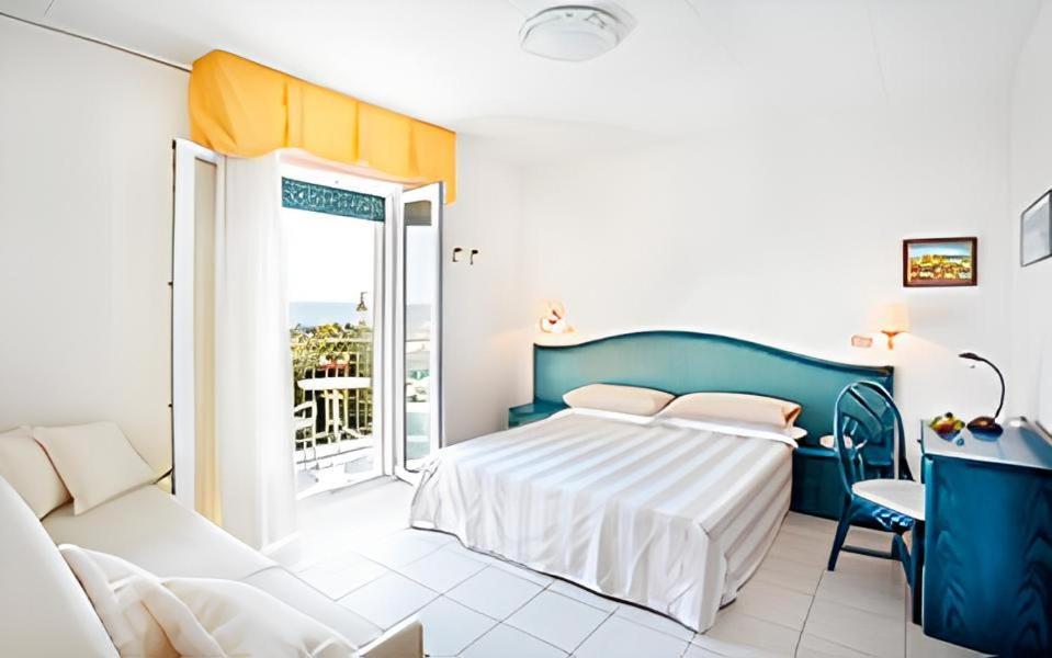 Standard Triple Room Sea View