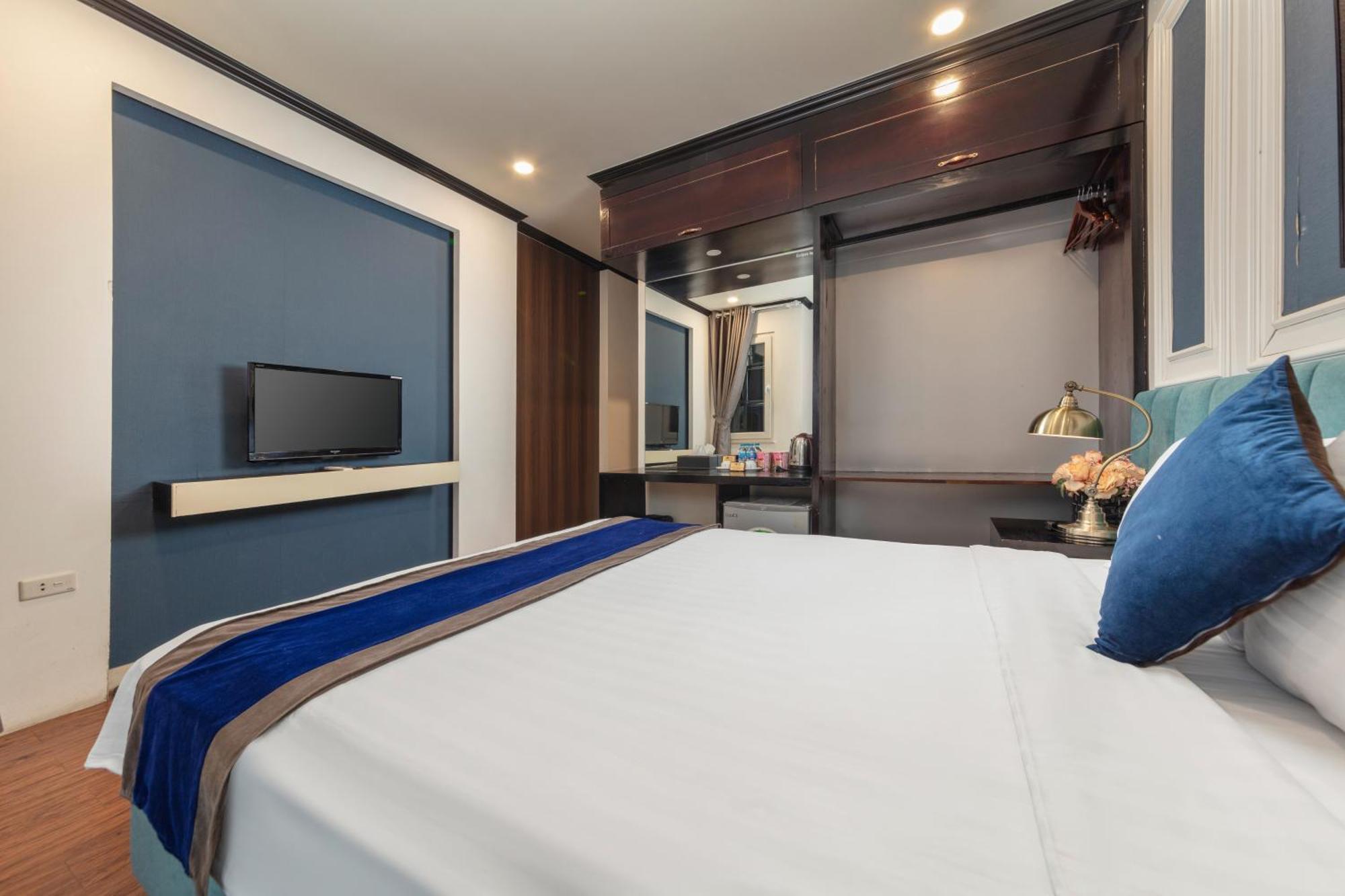 Deluxe Queen Room