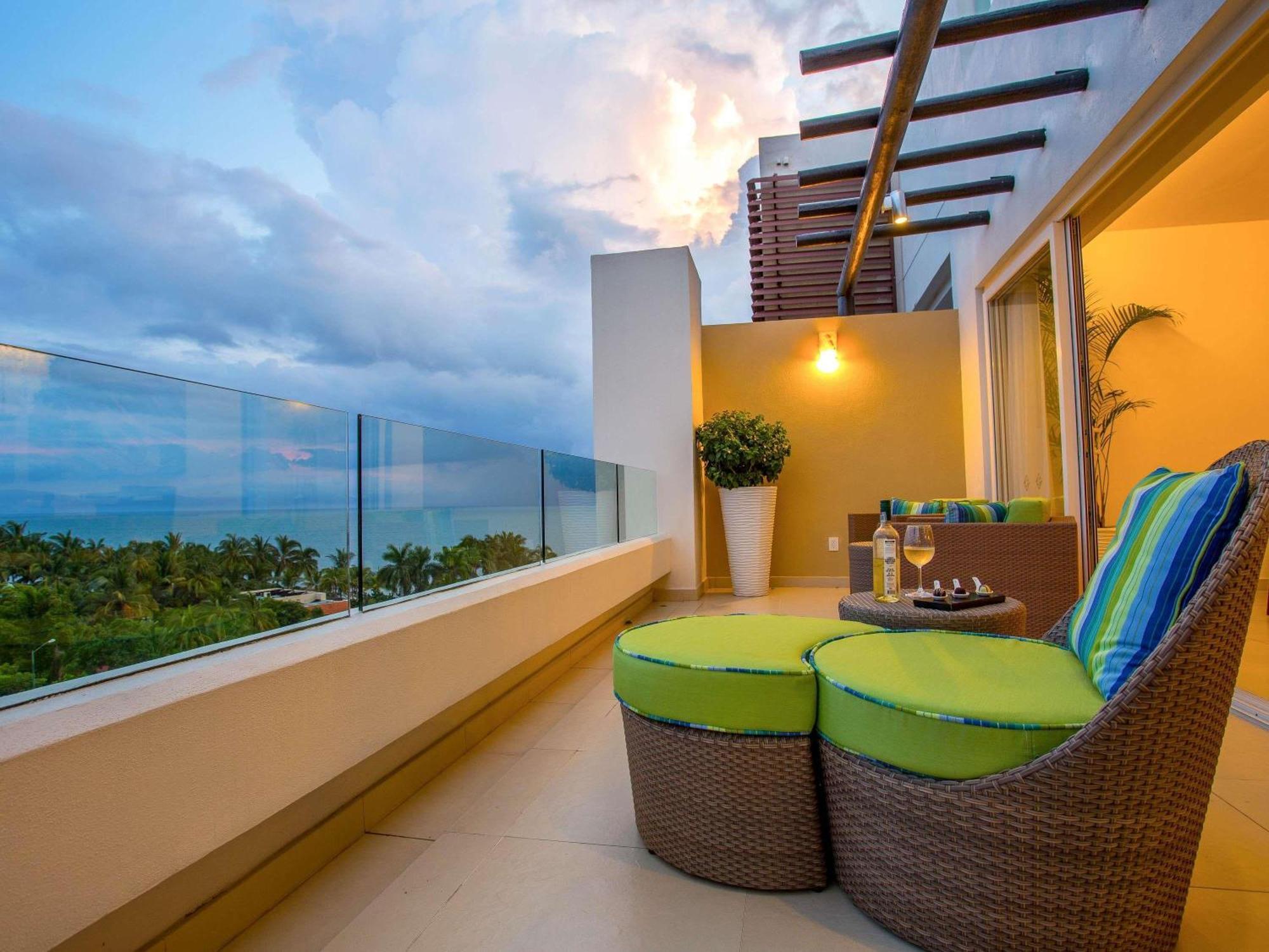 One-Bedroom King Room Two Double Beds Private Pool Balcony or Kitchen,1739412471:JPEG