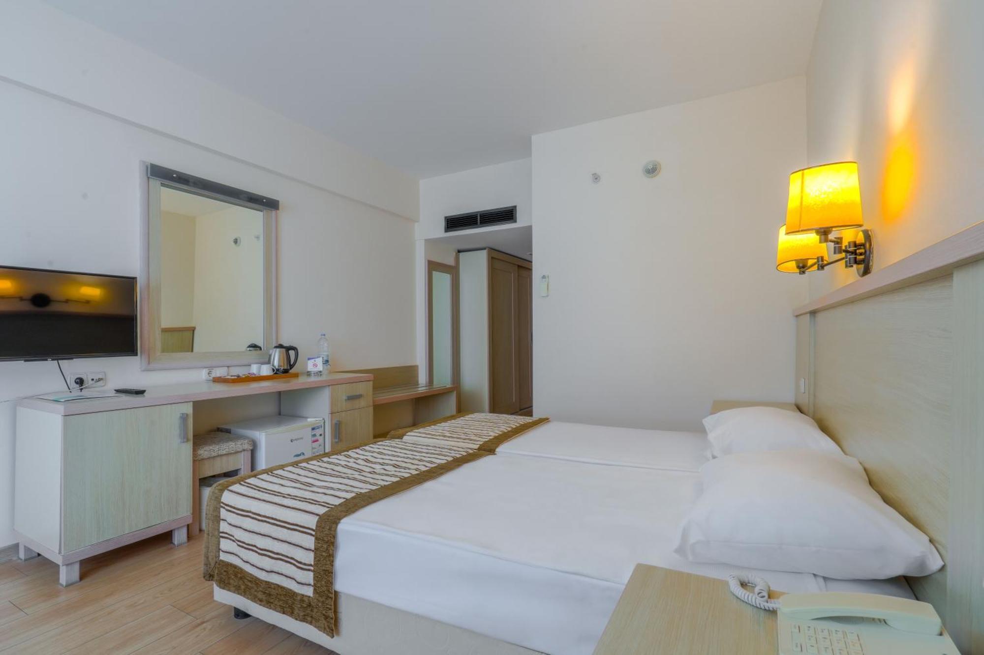 Standard Double or Twin Room,1742702814:JPEG