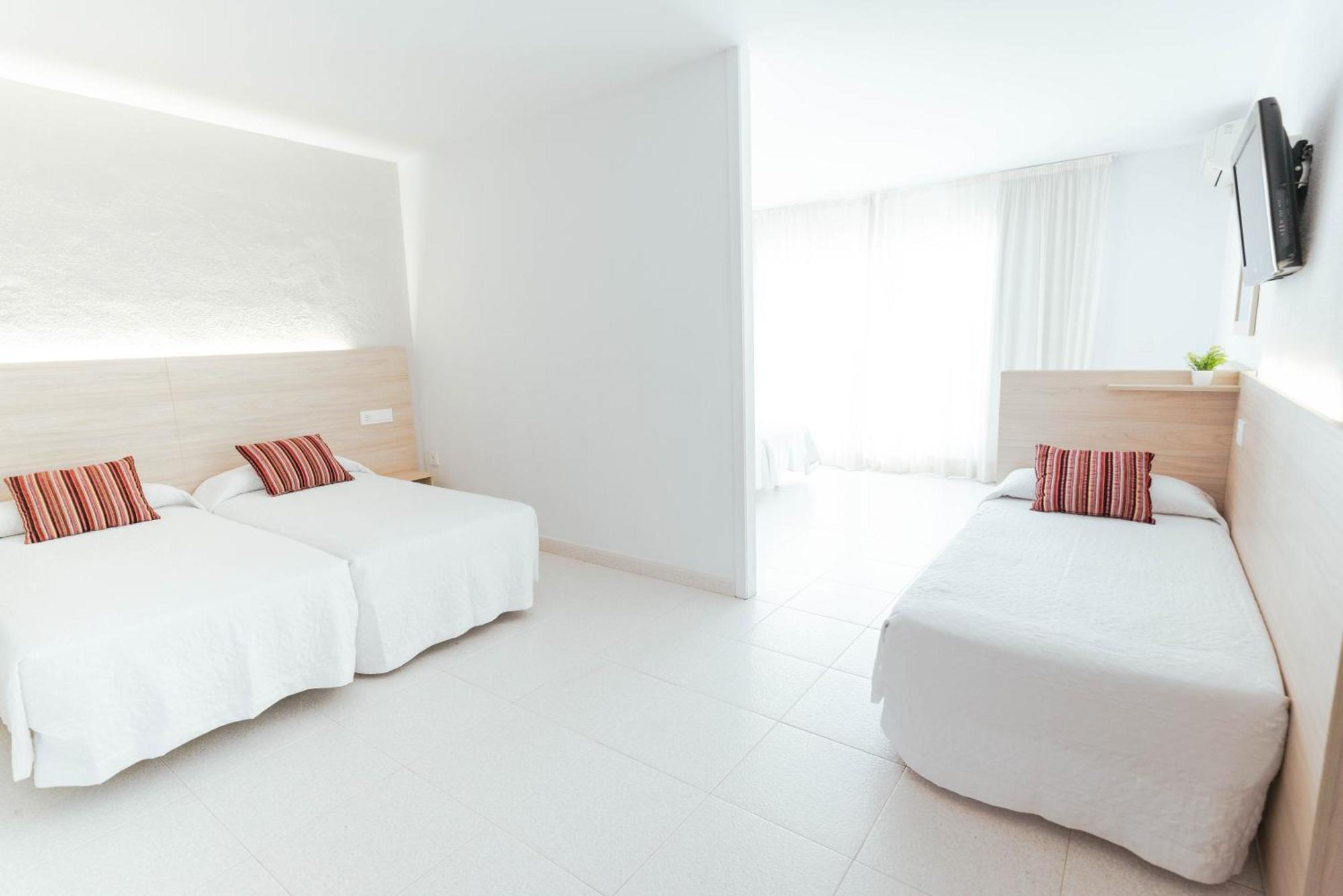 Family Room,1746868768:JPEG