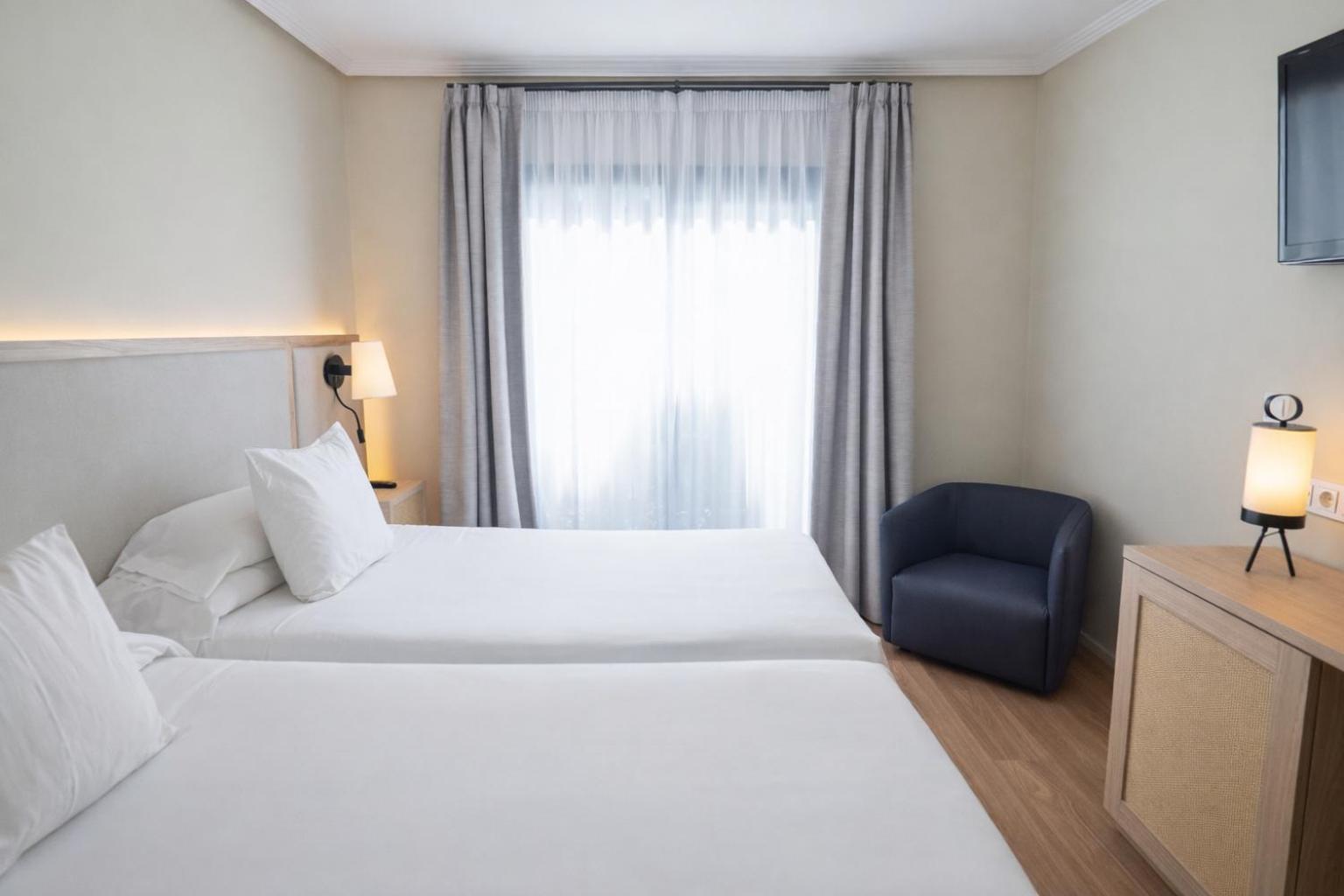 Twin Room,1756402060:JPEG