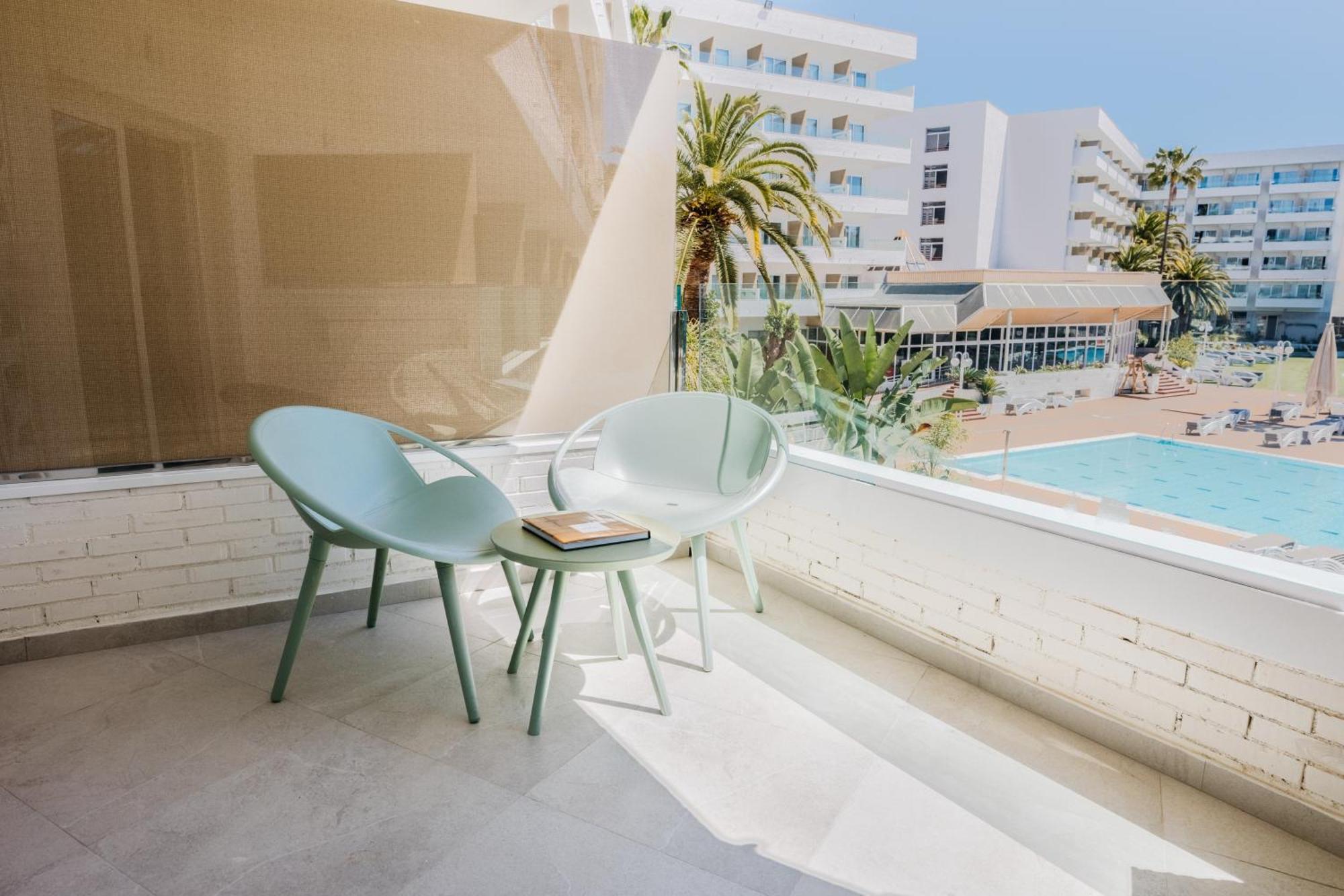 Double or Twin Room Pool View