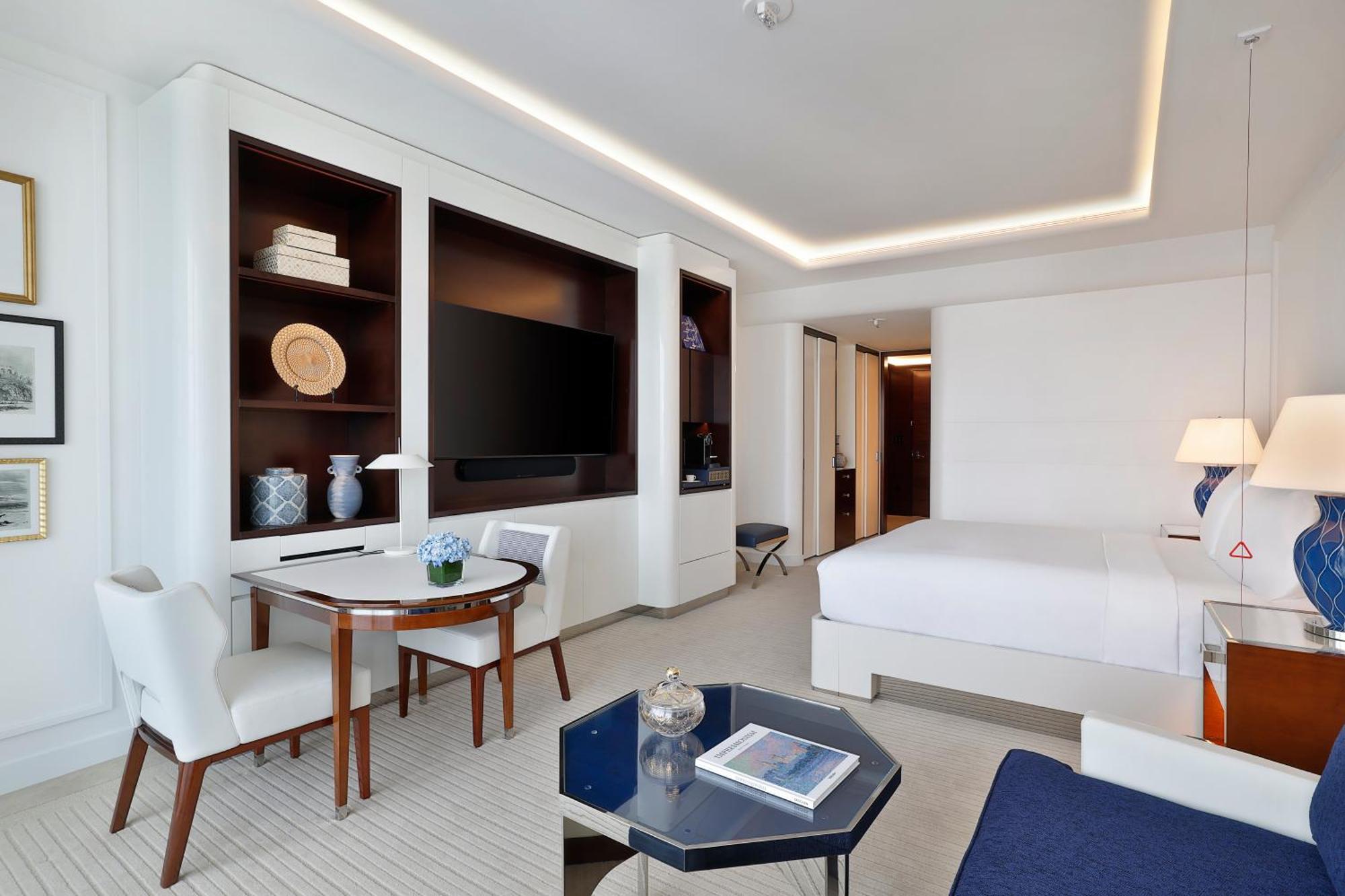 Deluxe King Room with Sea View