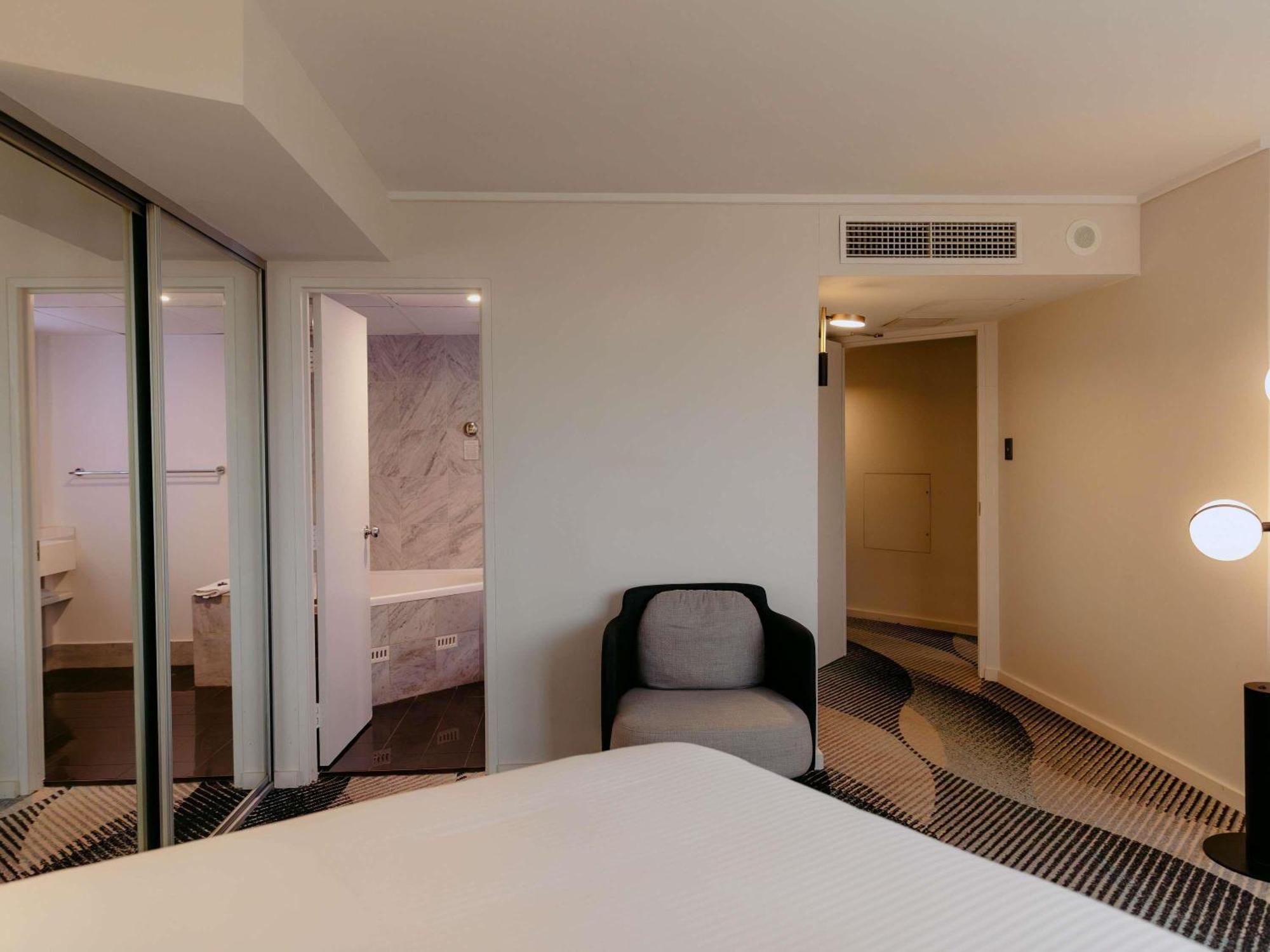 Deluxe Spa King Suite