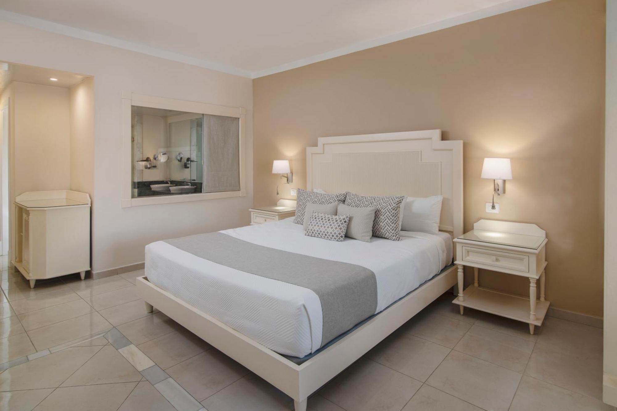 1 King Bed Castle View Junior Suite SGL