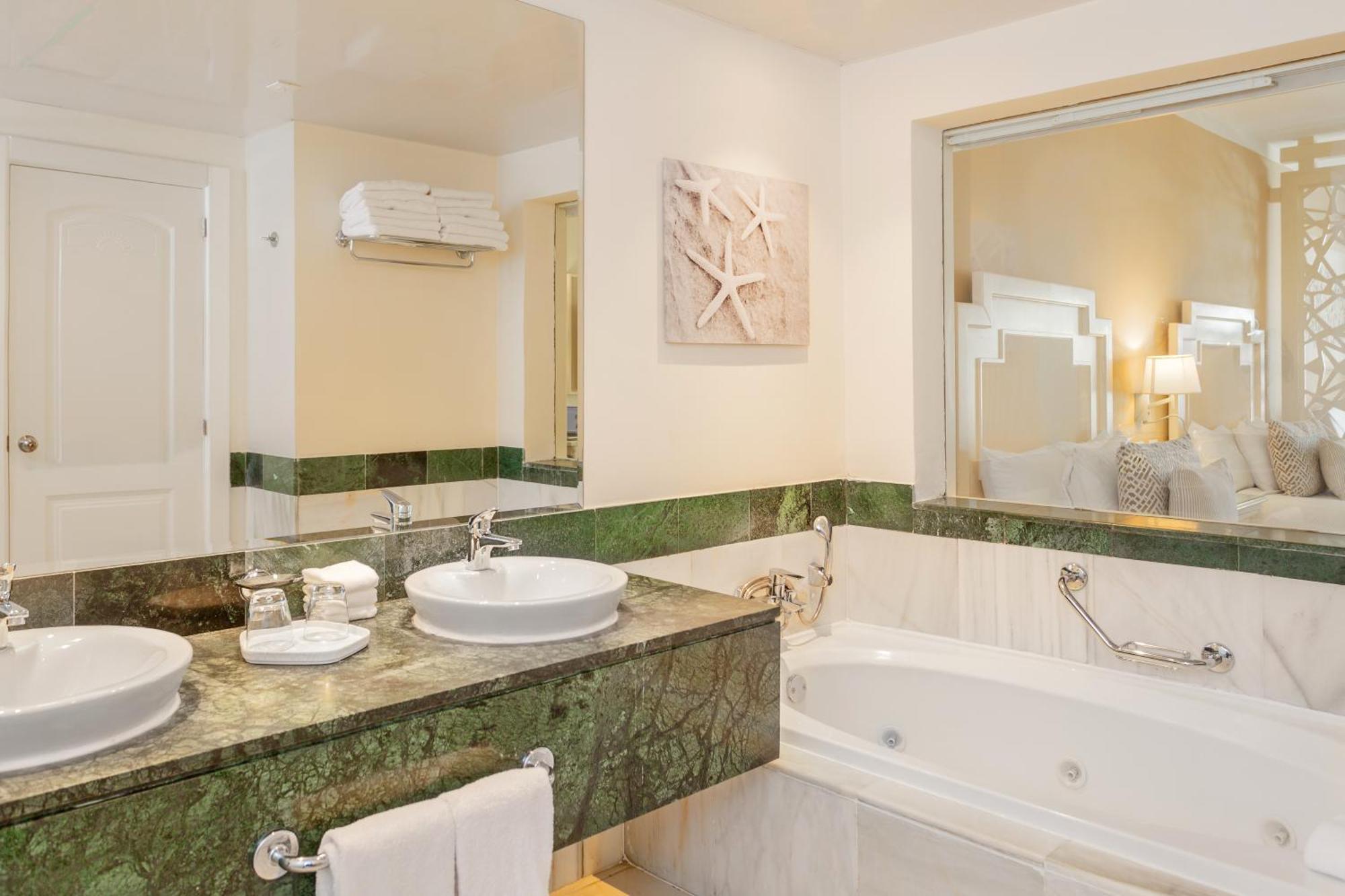 2 Double Beds Castle View Junior Suite SGL