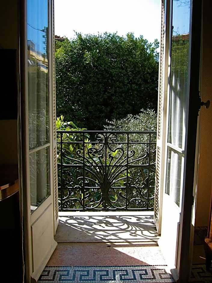 Superior Studio Garden View