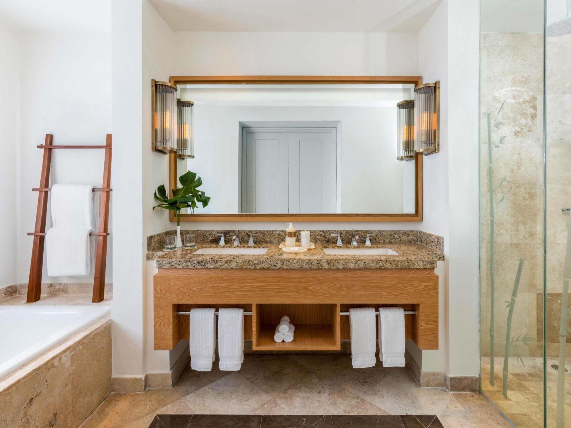 Fairmont King Room Soaking Tub Garden View