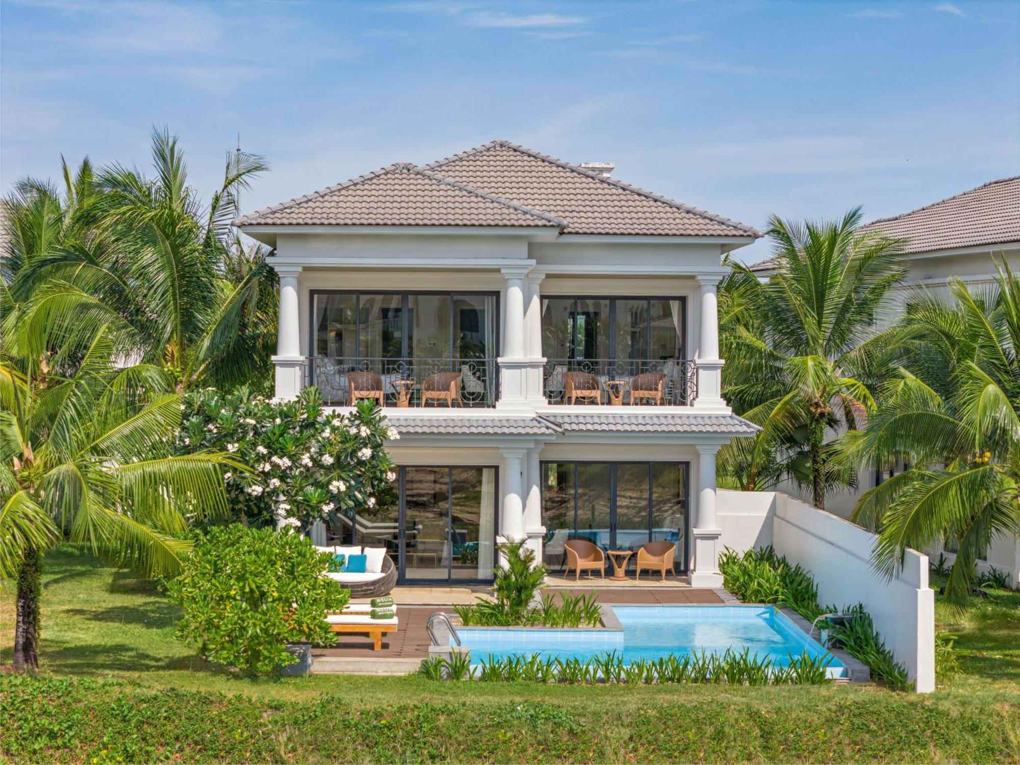 Four-Bedroom Villa Lake View Private Pool