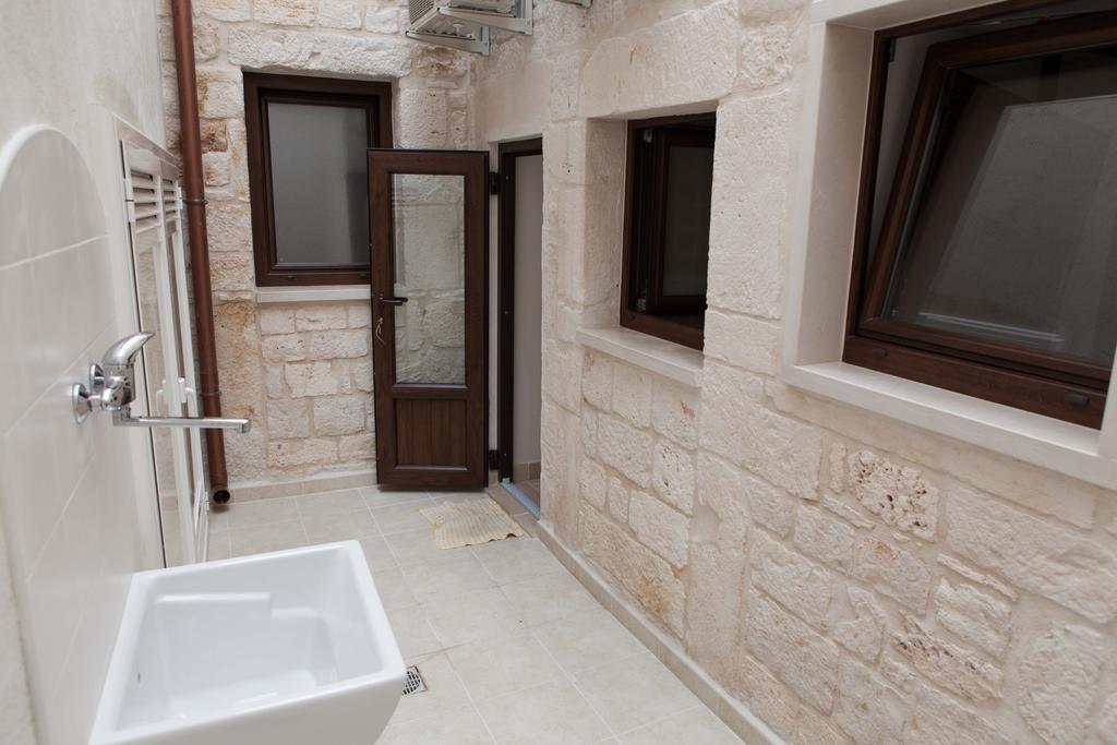 Three-Bedroom Apartment - Split Level,247980261:JPEG