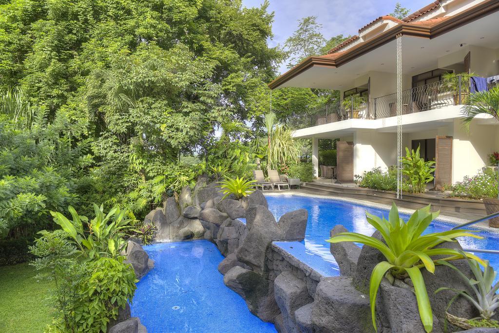 Family Studio,264012489:JPEG