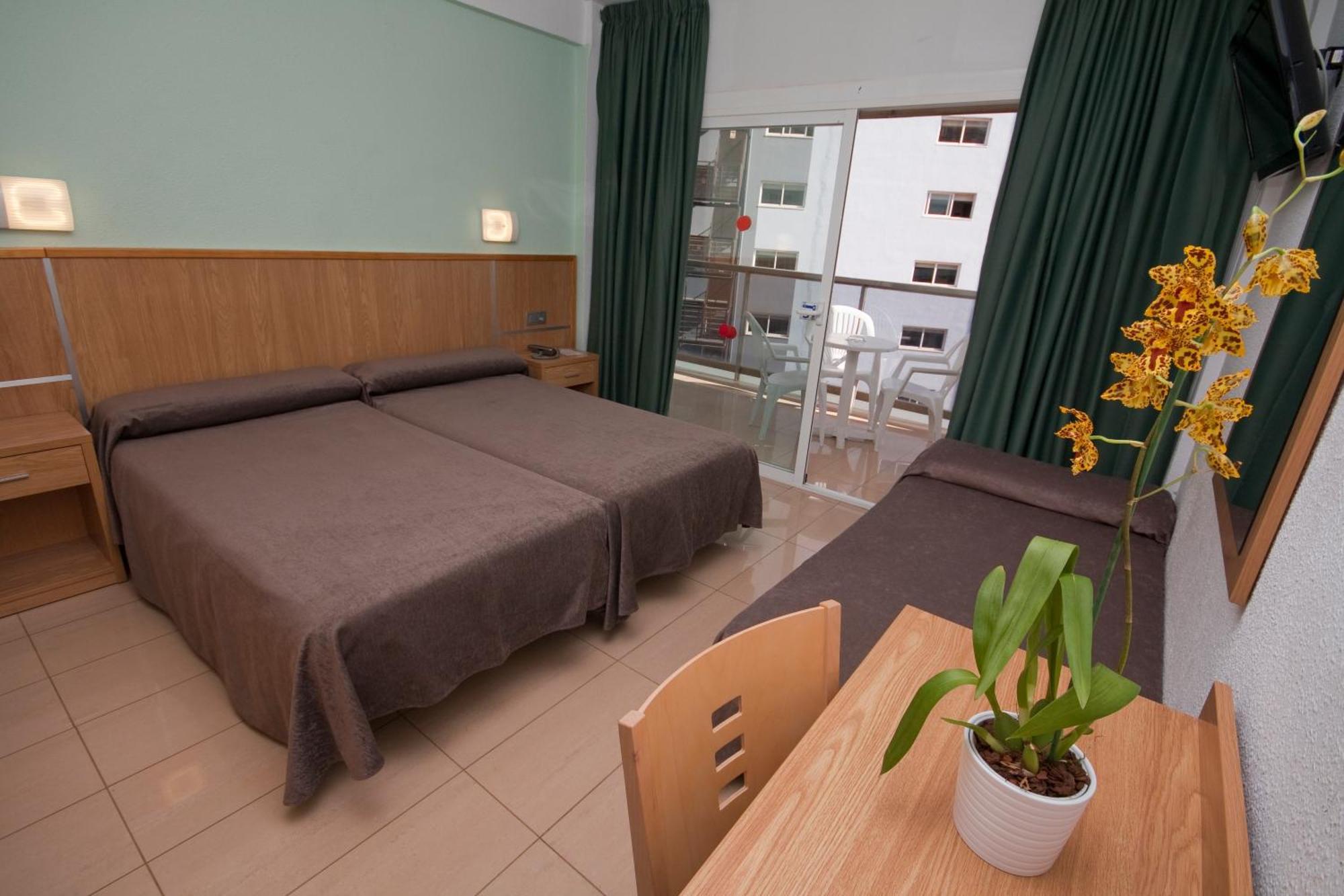 Twin Room Pool View Extra Bed