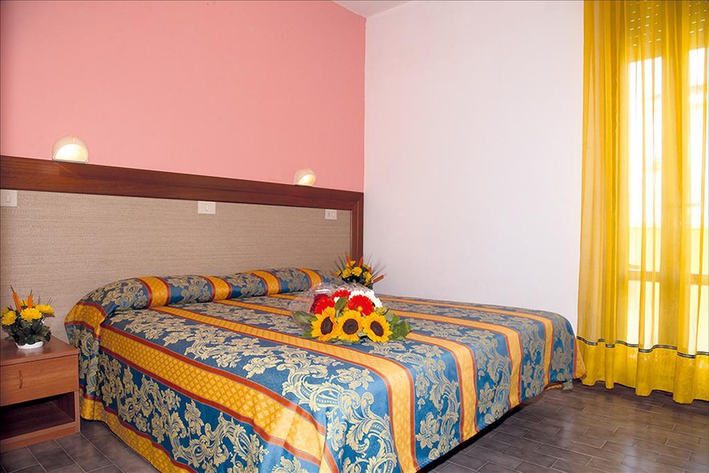 Standard Double or Twin Room,405058167:JPEG
