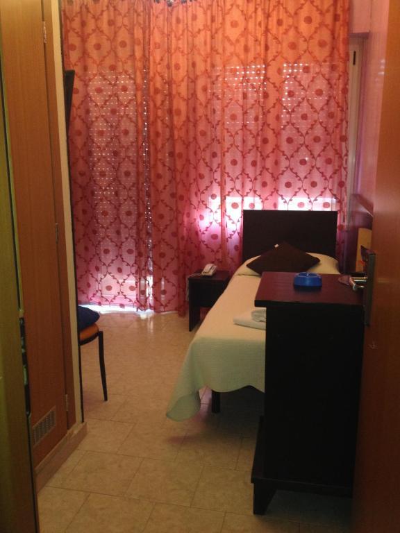 Single Room with Balcony,109747551:JPEG