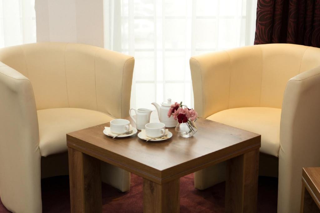 Family Room,272705701:JPEG