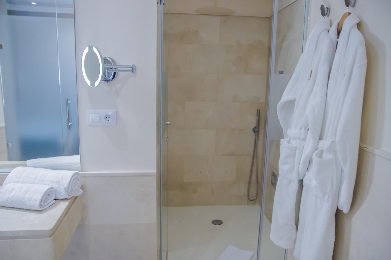 Deluxe Double with Spa Bath,543300345:JPEG