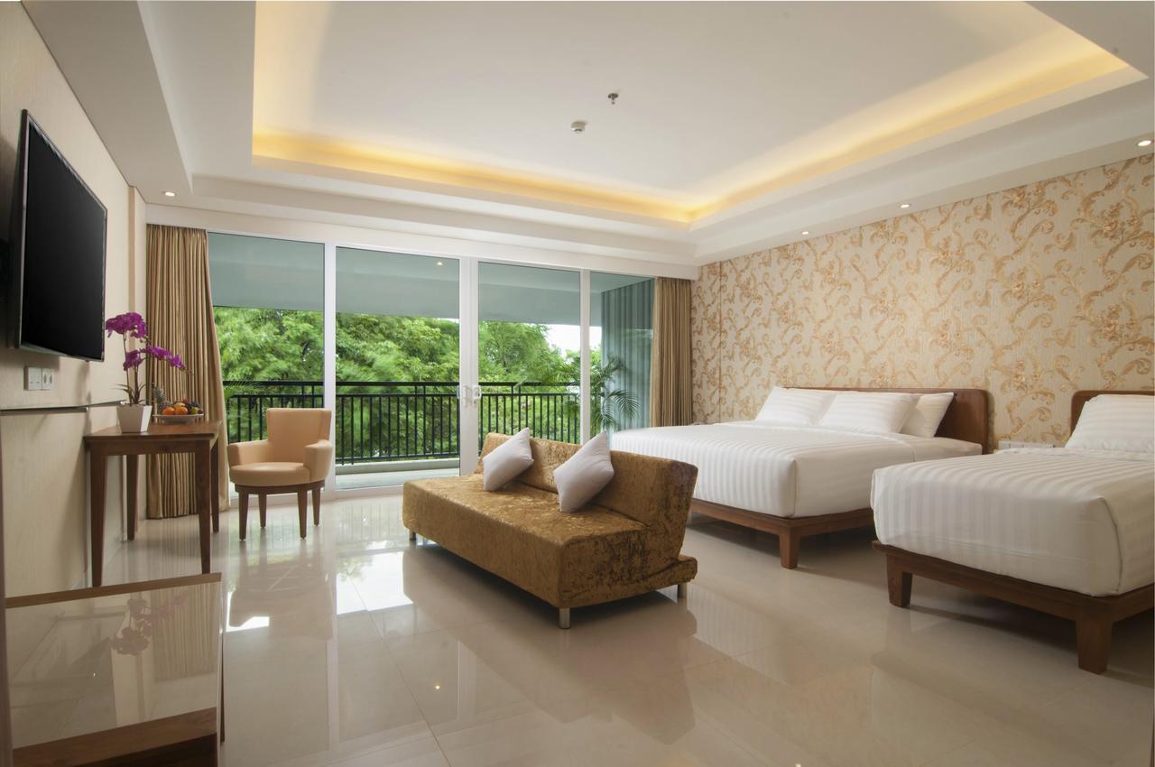Family Room with with Breakfast Included