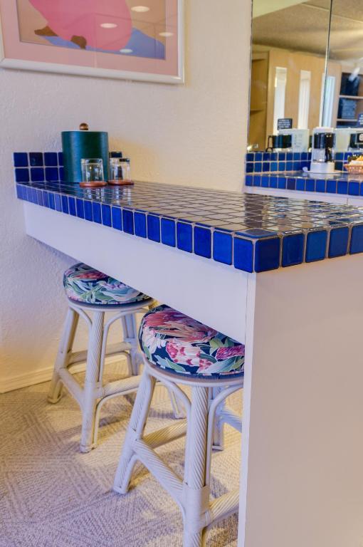 Queen Kitchenette – Non-Smoking or Full Payment or Non-Refundable,62277715:JPEG