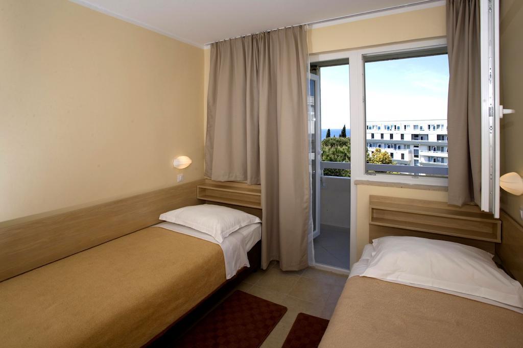 Classic Room with Balcony - Sea Side,684499647:JPEG