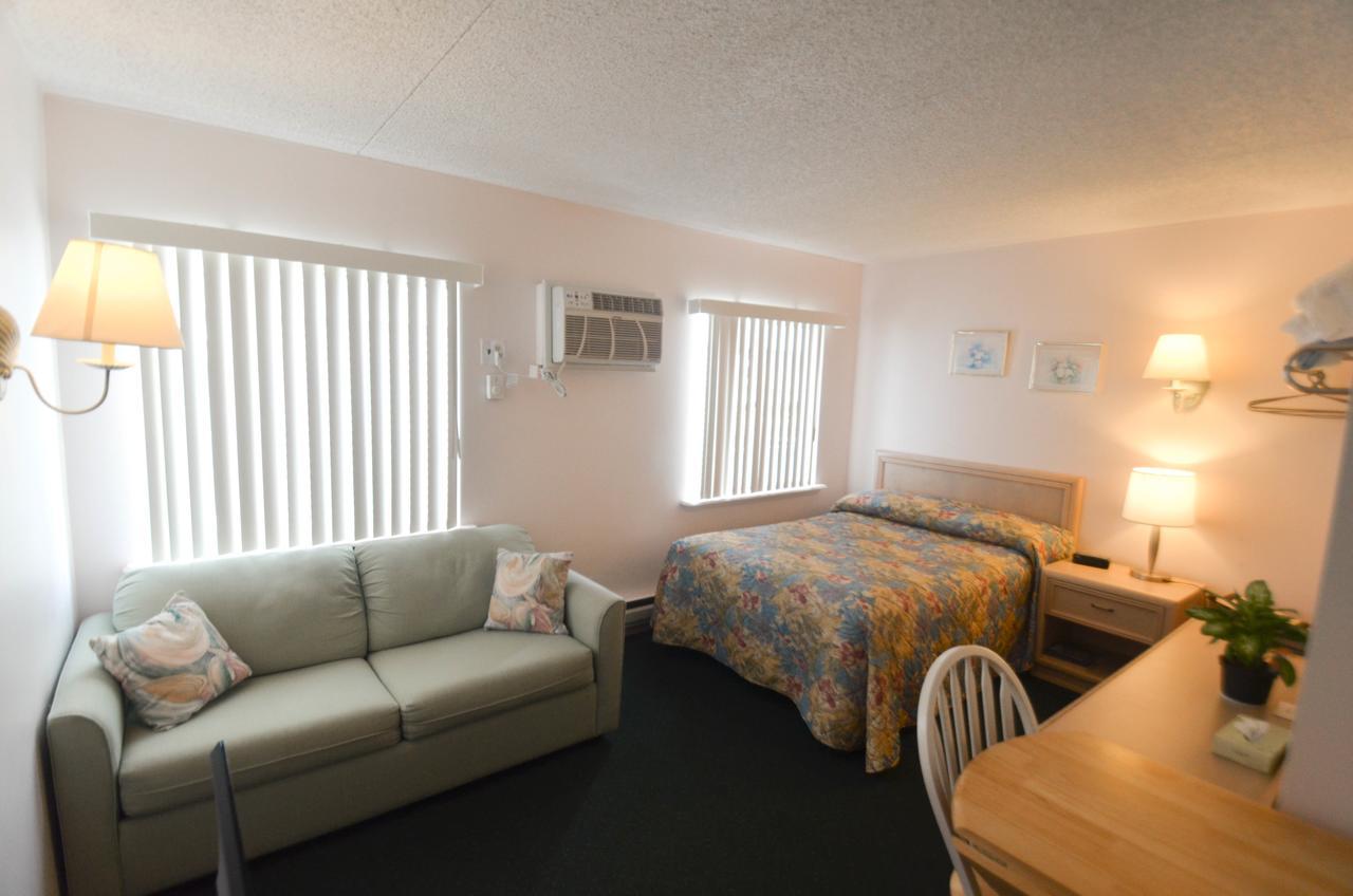 Petite Double Room