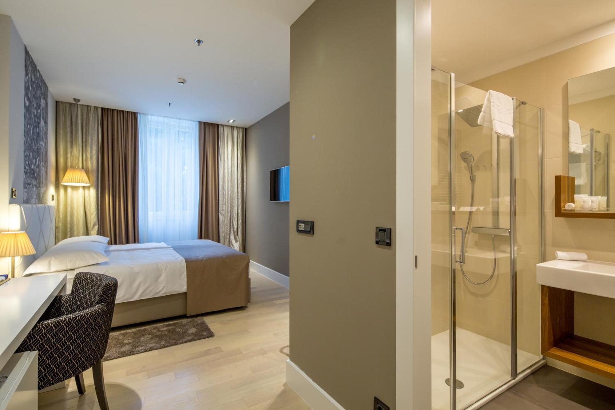 Superior Double Room,685532349:JPEG