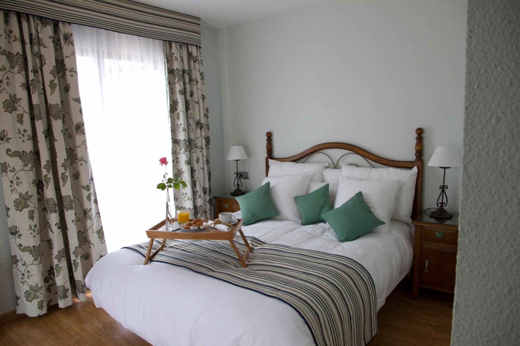 Superior One-Bedroom Apartment (1-4 Adults)