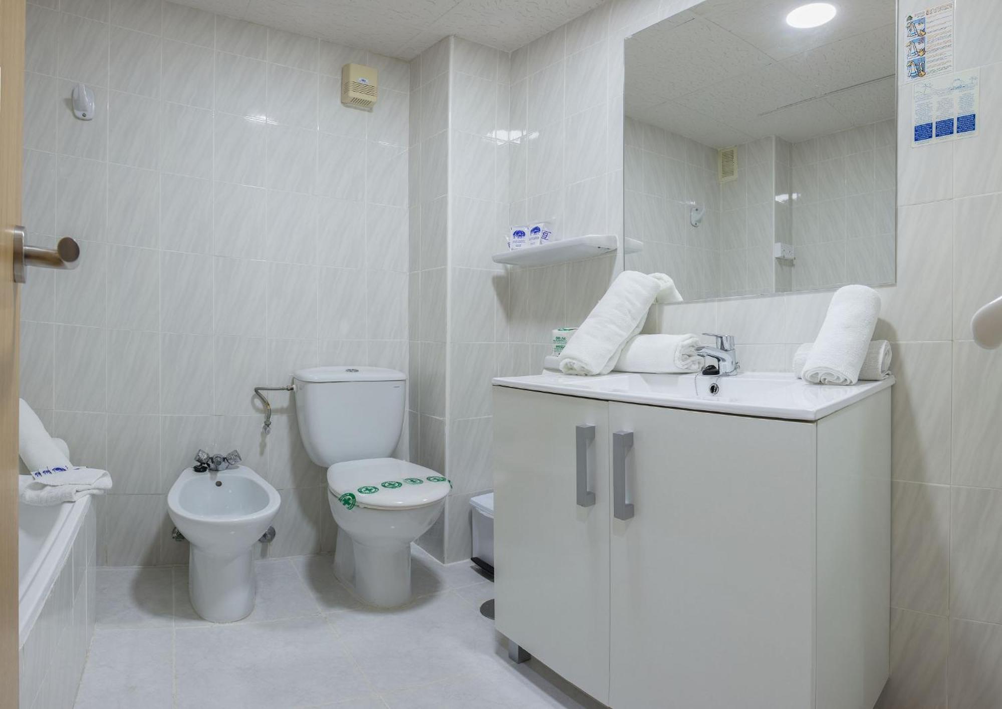 Standard Double Room (3 Adults),1465760549:JPEG