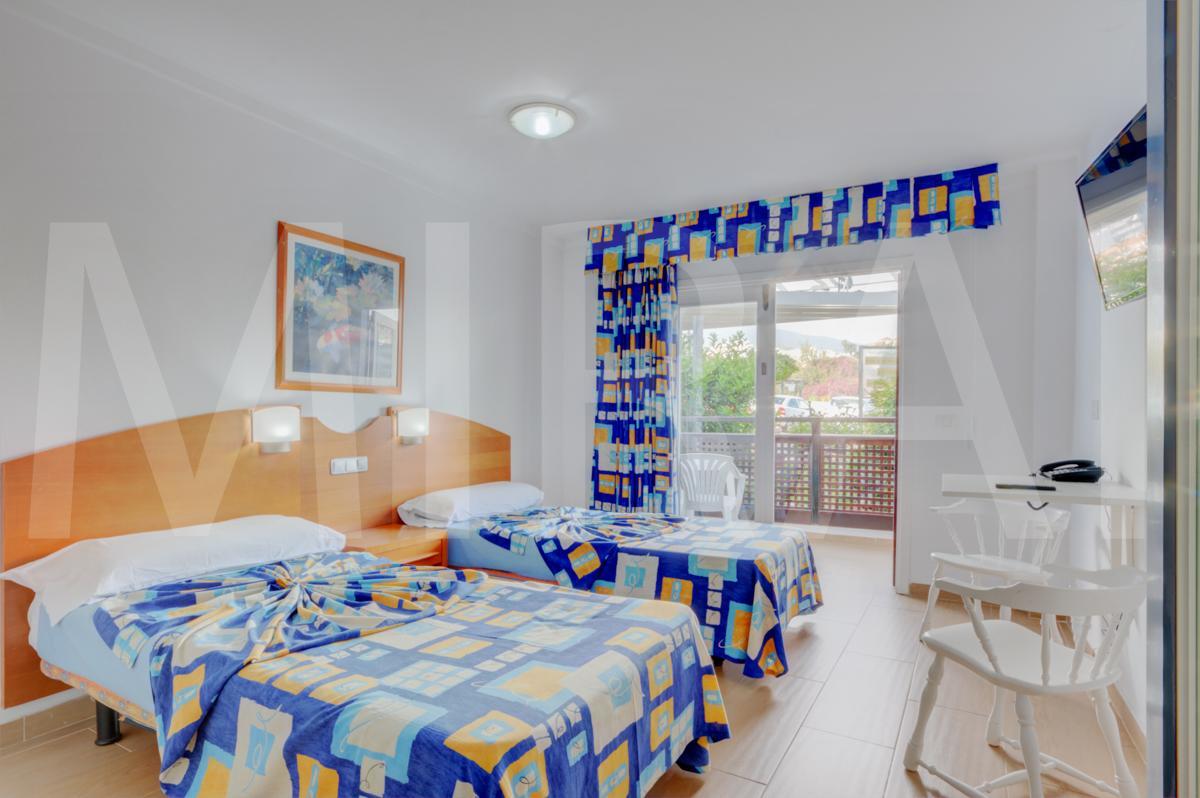 Studio Low Cost (1 Adult),1557039001:JPEG