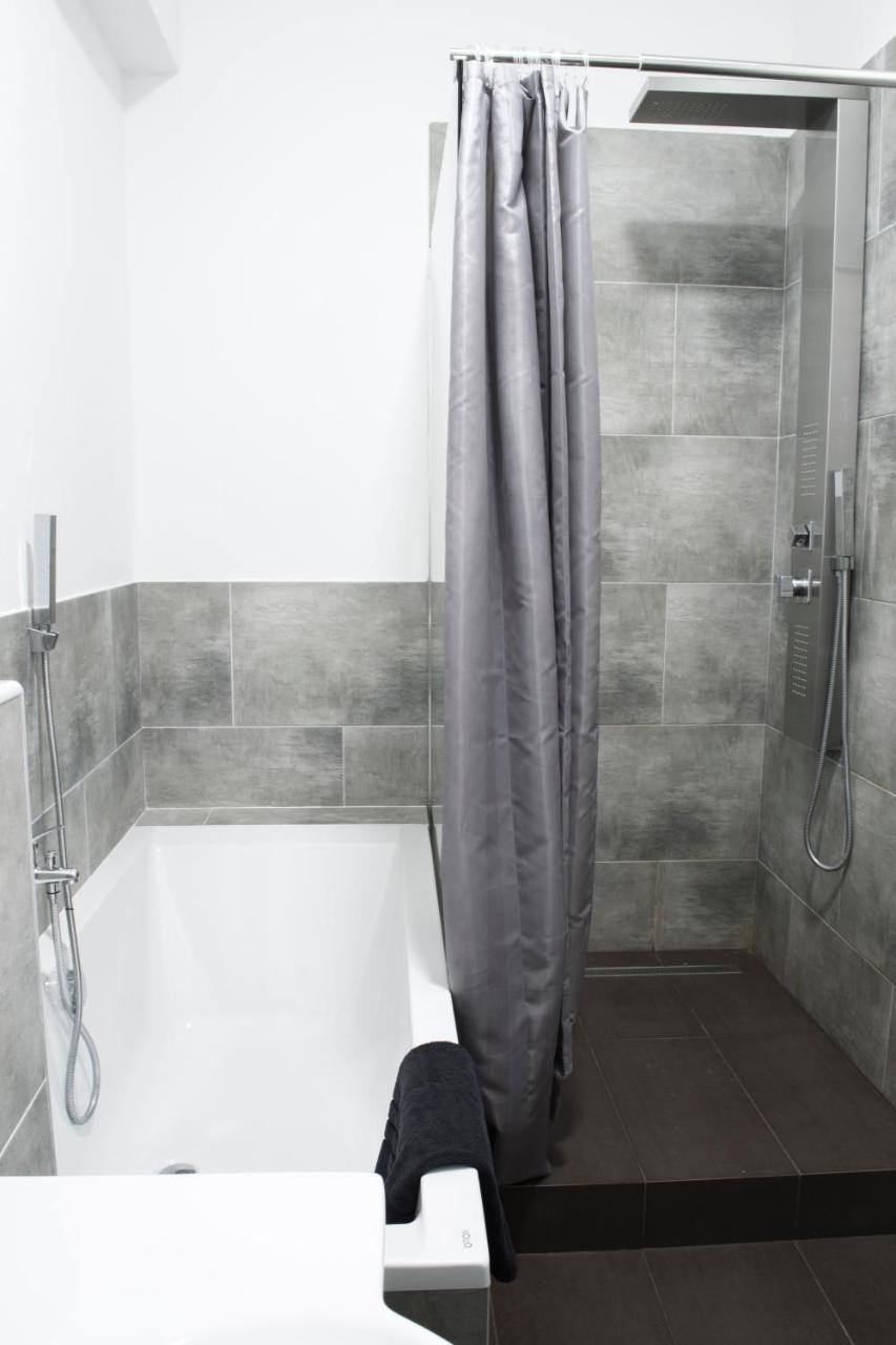 Three-Bedroom Apartment,720892606:JPEG