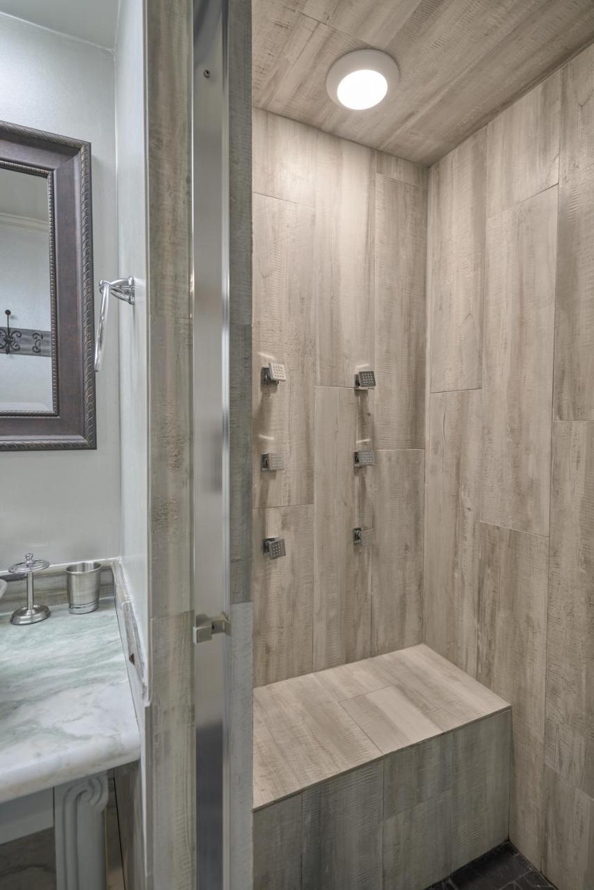 Texas Tower Suite,669503637:JPEG