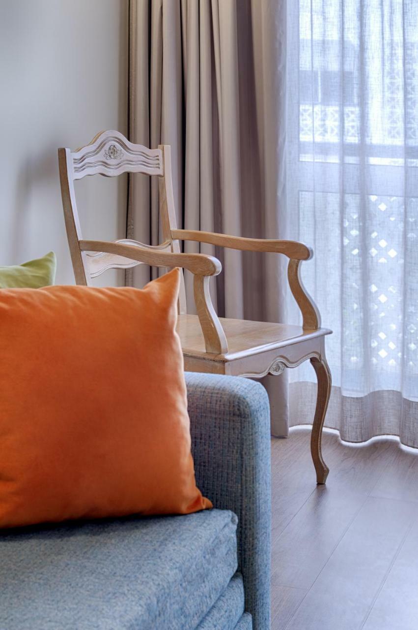 One-Bedroom Apartment,1274483722:JPEG