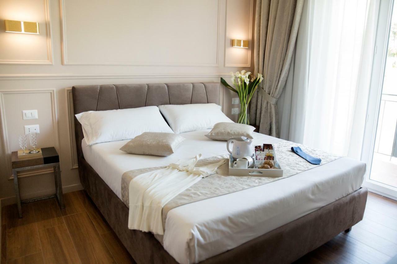 Deluxe Double Room with Balcony,798474885:JPEG