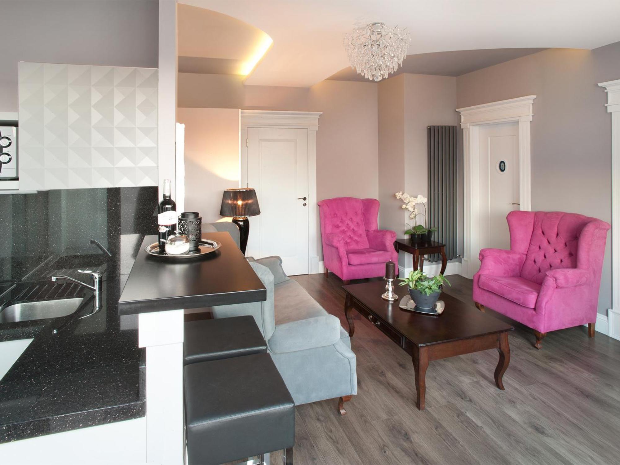 Apartment (4 Adults)