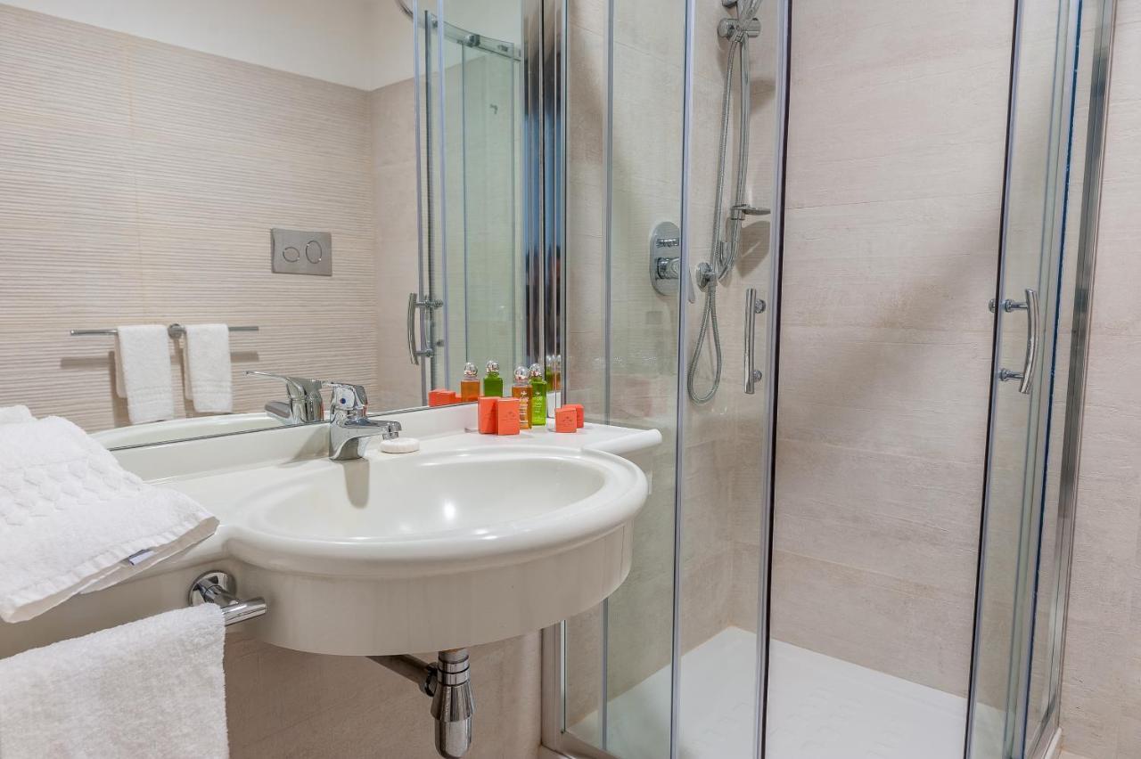 Standard Double or Twin Room,1263656581:JPEG
