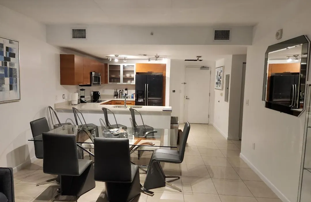 Wonderful 1 Bedroom Condo In Midtown.-1