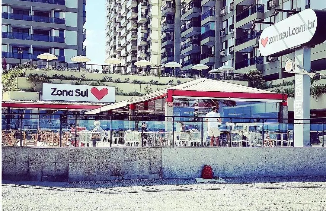 Lindo apto no Barrabela, todo equipado, com arcondicionados split novos no quarto e na sala, limpíssimo, cheiroso, novinho, condomínio em frente à praia, com piscina aquecida, sauna, quadra, academia, lavanderia, salão de beleza, restaurantes, mercad-1