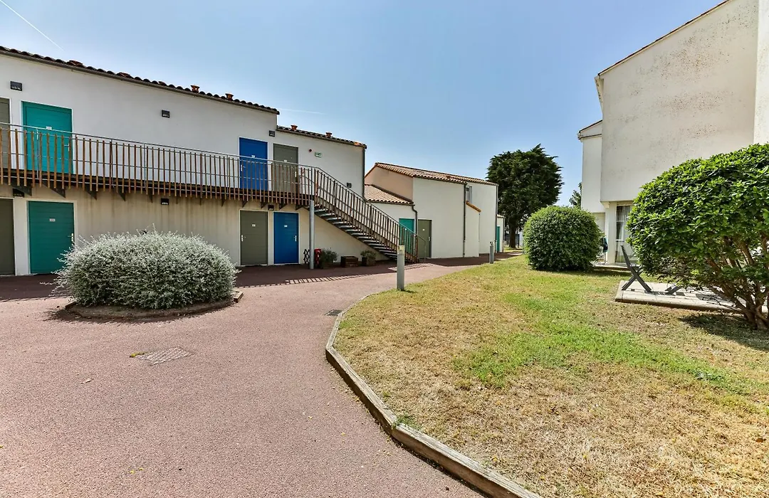 Village Club La Rivière CapFrance-1