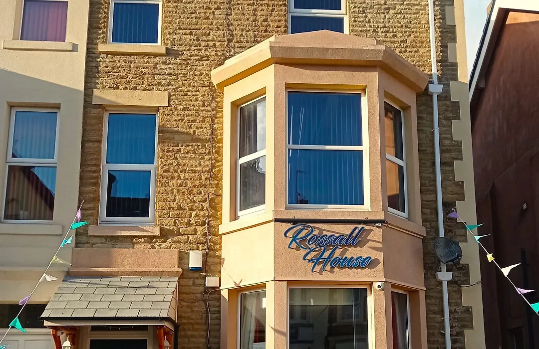 Rossall Guest House -Ideal For Families & Couples-1