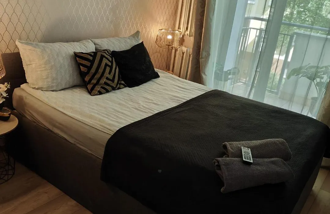 Clicktheflat Zurawia Street Apart Rooms-1