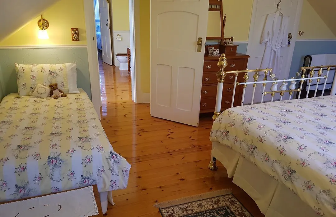 Water Bay Villa Bed & Breakfast-1