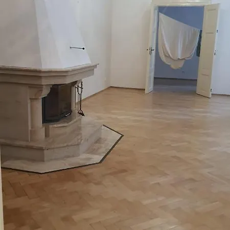 Private Room In Shared Luxurious Palace Like Apartment With 2 Bathrooms Including Whirlpool And Virtual Reality-3