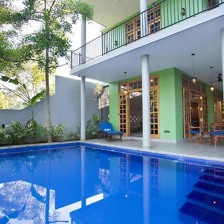 Barefoot Bungalow Hikka-3