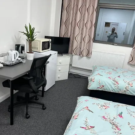 Mj - Entire Serviced Apartment For 6 Guests - Next To Tube Station Skyline View - London-3